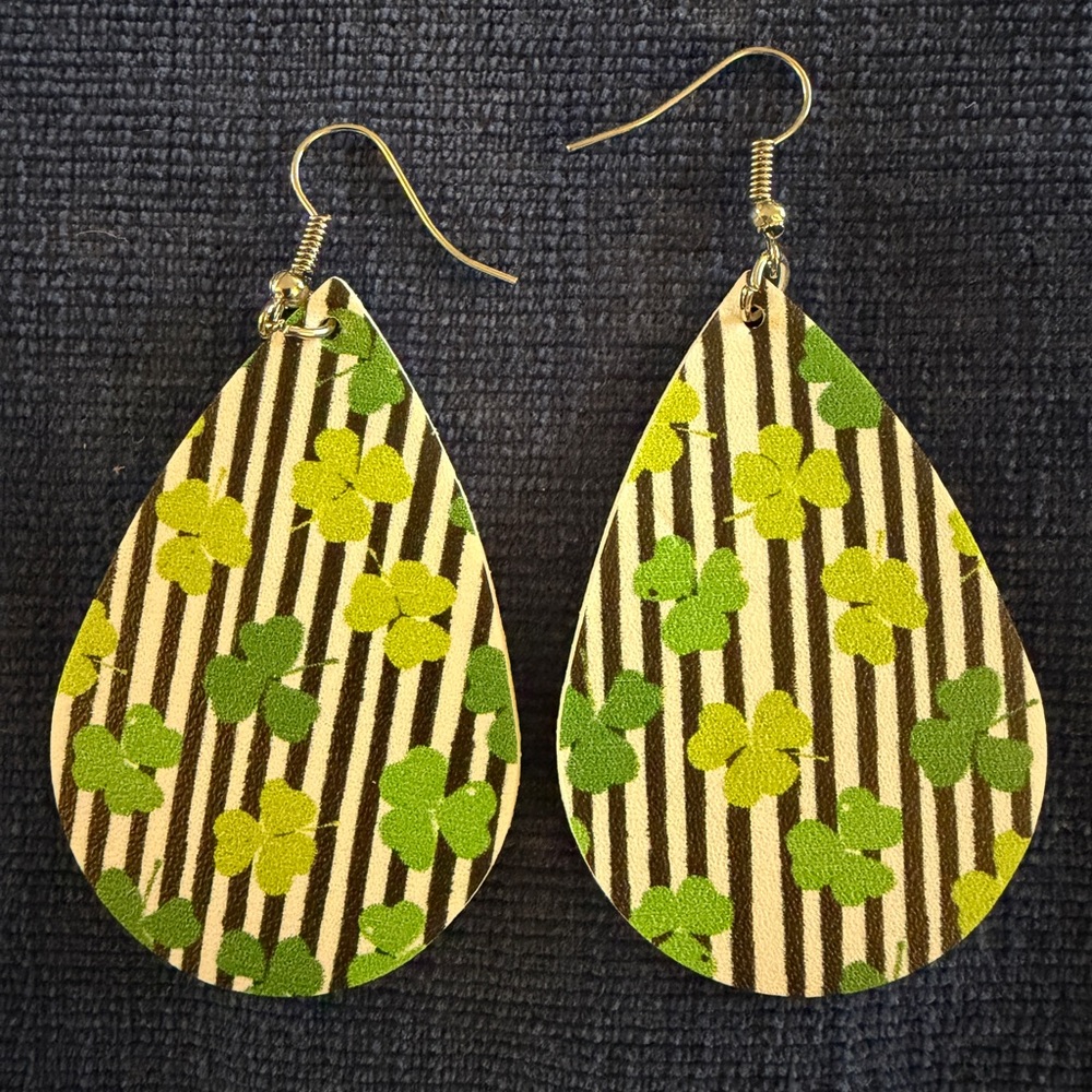 Green Clover St. Patrick’s Day Teardrop Earrings